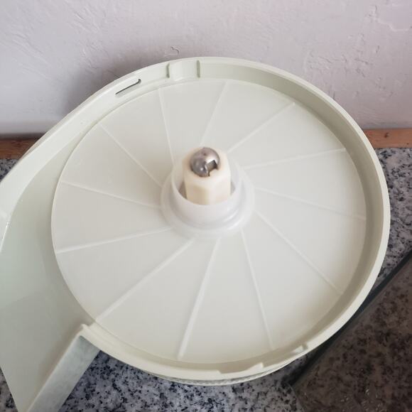 Oster‎ Regency Kitchen Center Food Processor. See Photos For Pieces Included - Picture 4 of 10